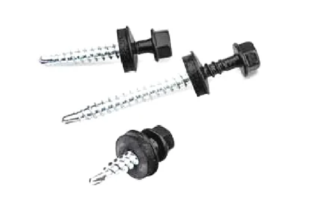 Șuruburile autoforante sunt prevăzute cu un vârf special care permite pătrunderea directă în material, fără a fi necesară pre-găurirea. Garnitura din EPDM (cauciuc sintetic rezistent) este integrată sub capul șurubului și are rolul de a asigura etanșeitatea îmbinării, prevenind infiltrațiile de apă și apariția coroziunii.